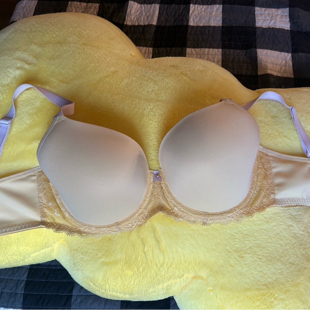 Freya Offbeat Smooth Lace-Trim T-Shirt Bra in Pale Yellow